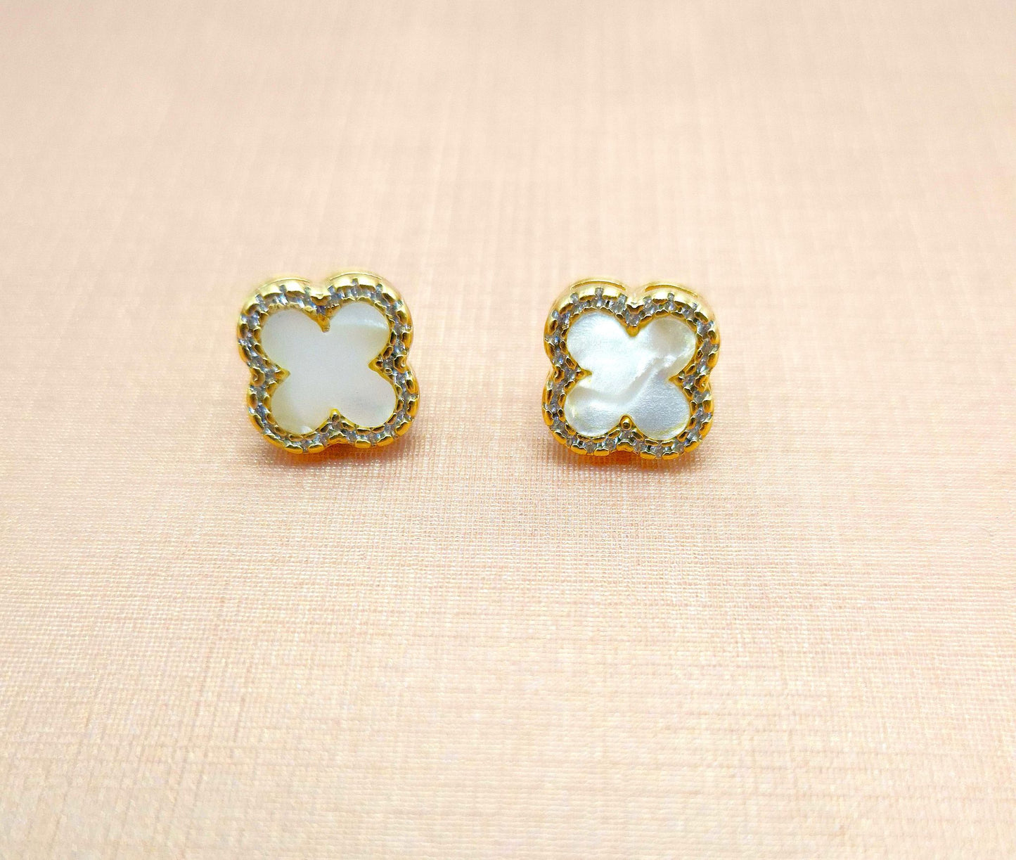 Brinco Trevo perolado Mariana