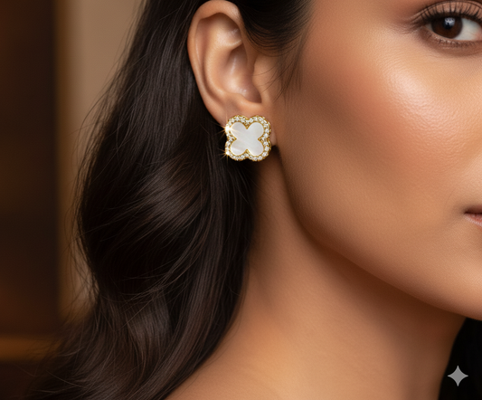 Brinco Trevo perolado Mariana