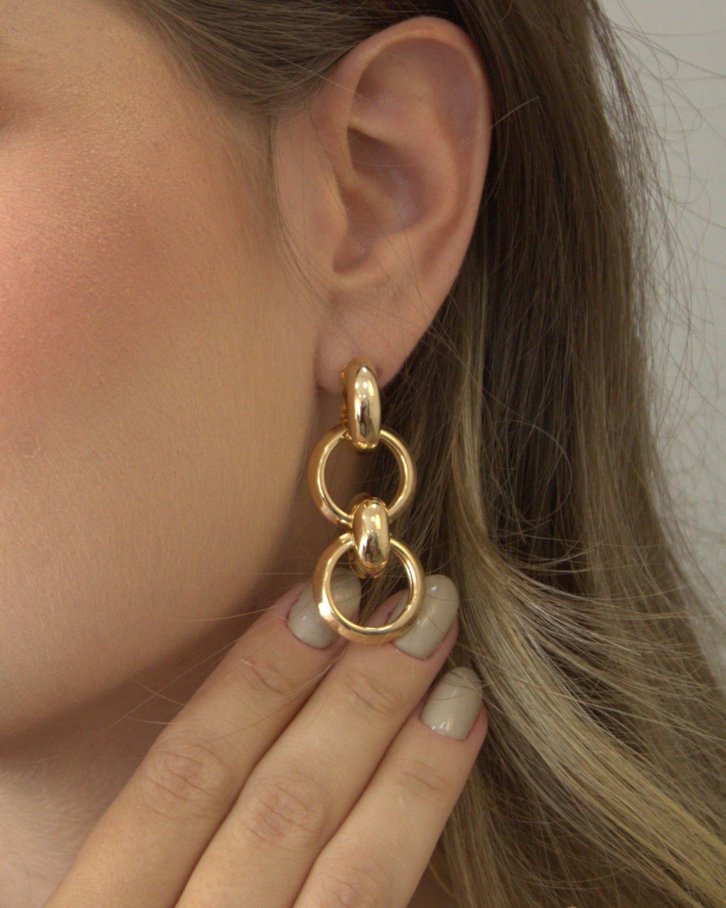 Brinco Folheado a Ouro com Argolas Entrelaçadas