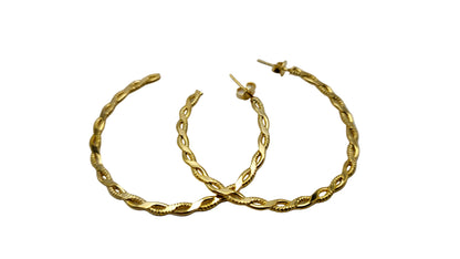 Argola folheada a ouro– Brilho Clássico com Toque Moderno