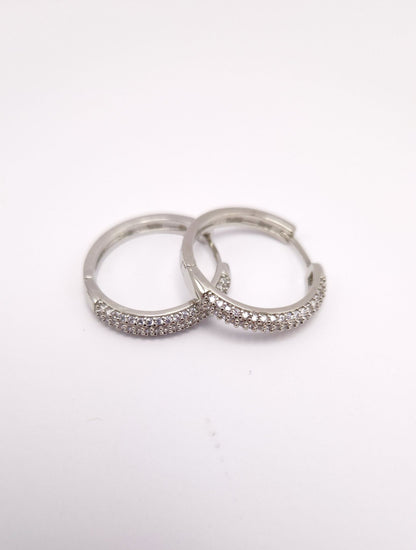 Brinco Argola Prateada Cravejada com Zircônias