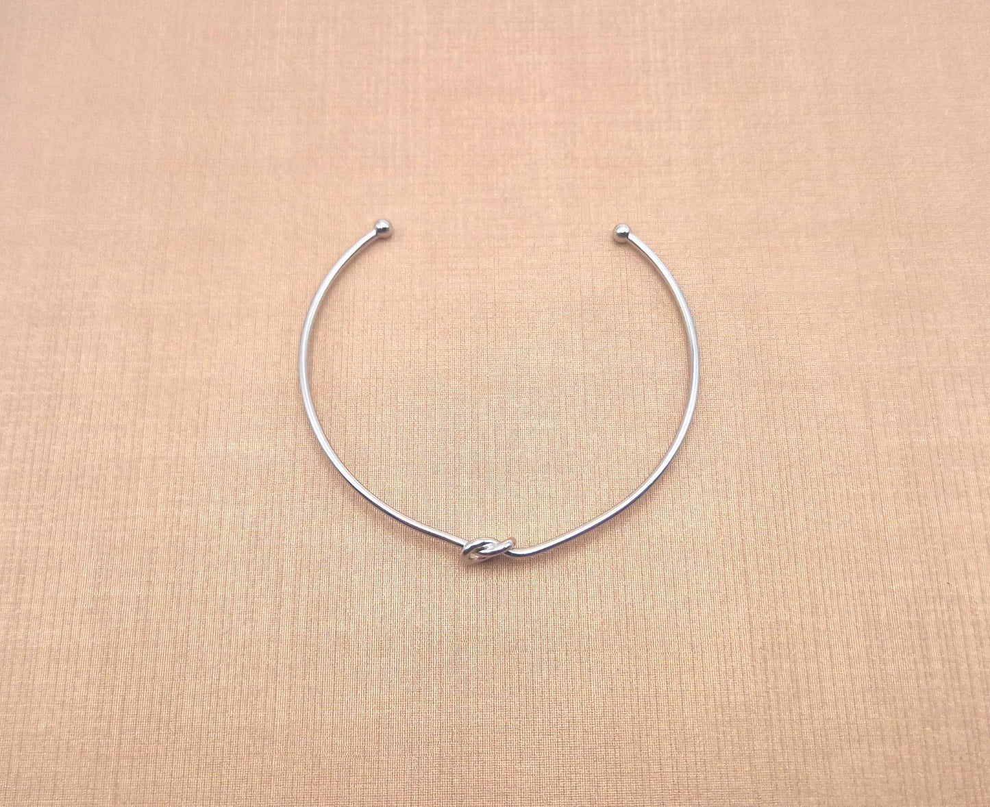 Bracelete em prata nobre 925 com detalhe em nó