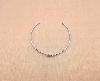 Bracelete em prata nobre 925 com detalhe em nó