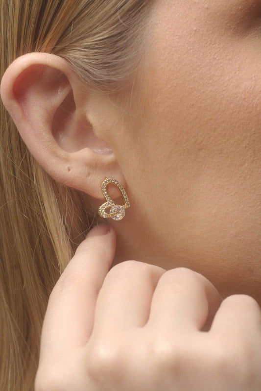 Brinco Folheado a Ouro 18K com Zircônias Coração de Amor