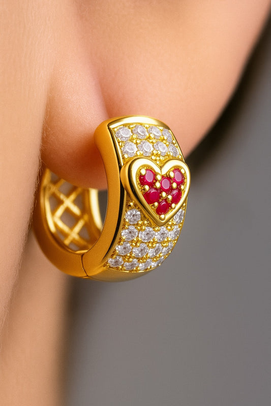 Argola Folheada a Ouro 18K com Zircônias e Detalhe em Coração