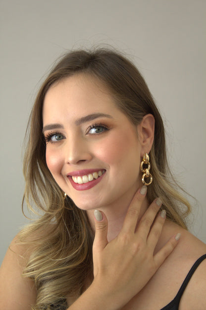 Brinco Folheado a Ouro com Argolas Entrelaçadas