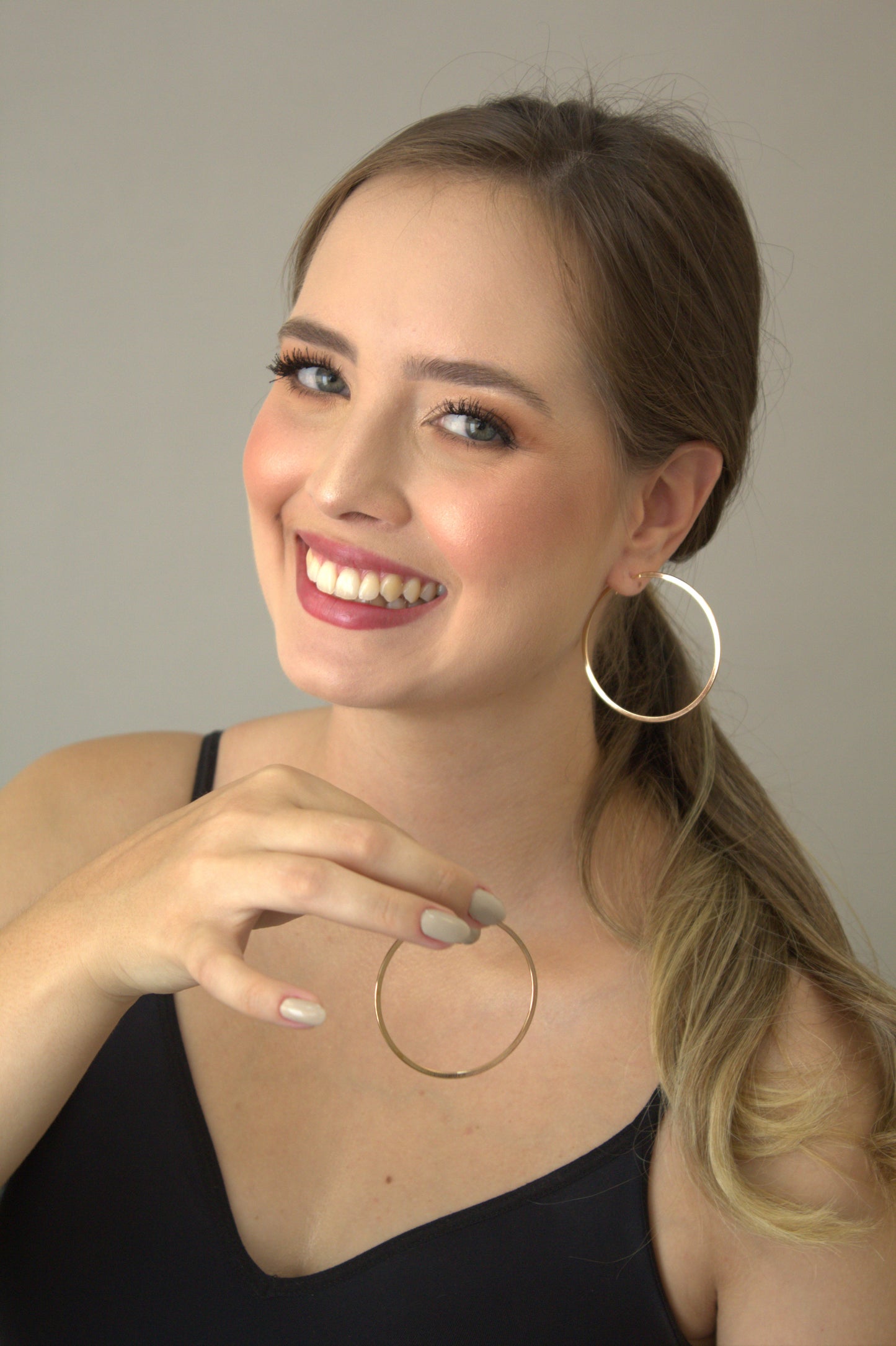 Brinco de Argola Grande Folhado a Ouro 18k - Elegância e Estilo