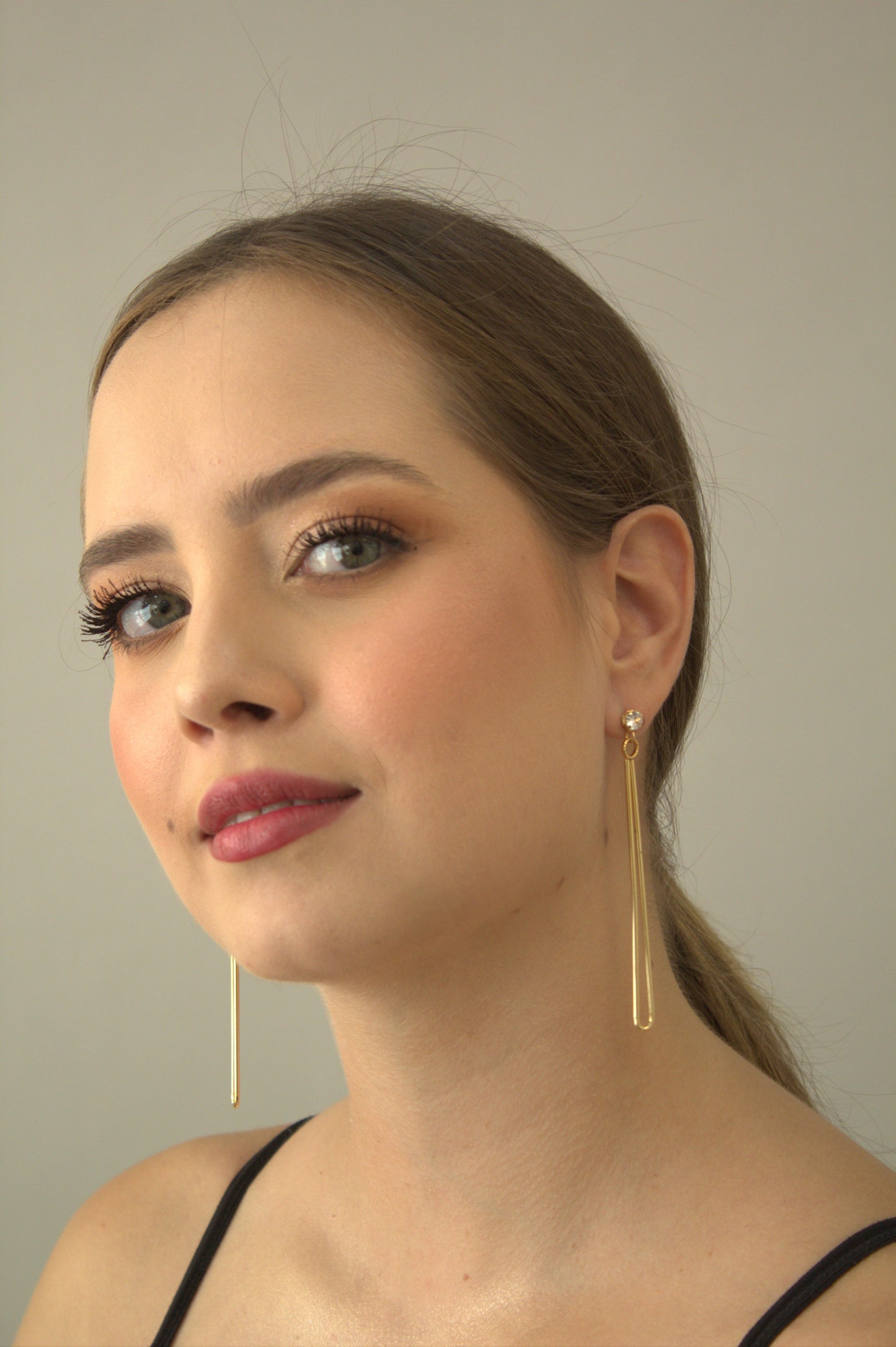 Brinco Longo Folheado a Ouro 18k com Zircônia