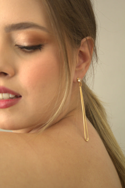 Brinco Longo Folheado a Ouro 18k com Zircônia