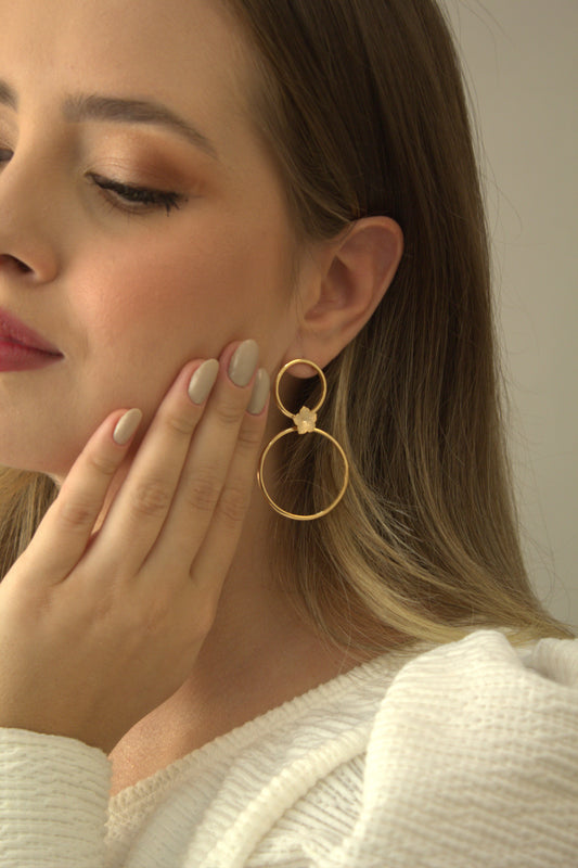 Brinco argolas duplas a ouro 18k com folha