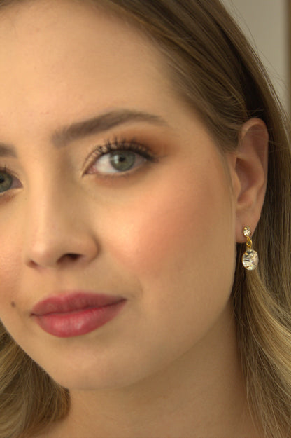 Brinco Pendurado com Pedra Cristal e Base Dourada