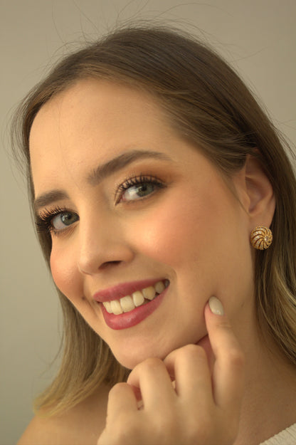 Brinco Botão Folheado a Ouro com Zircônias Nany