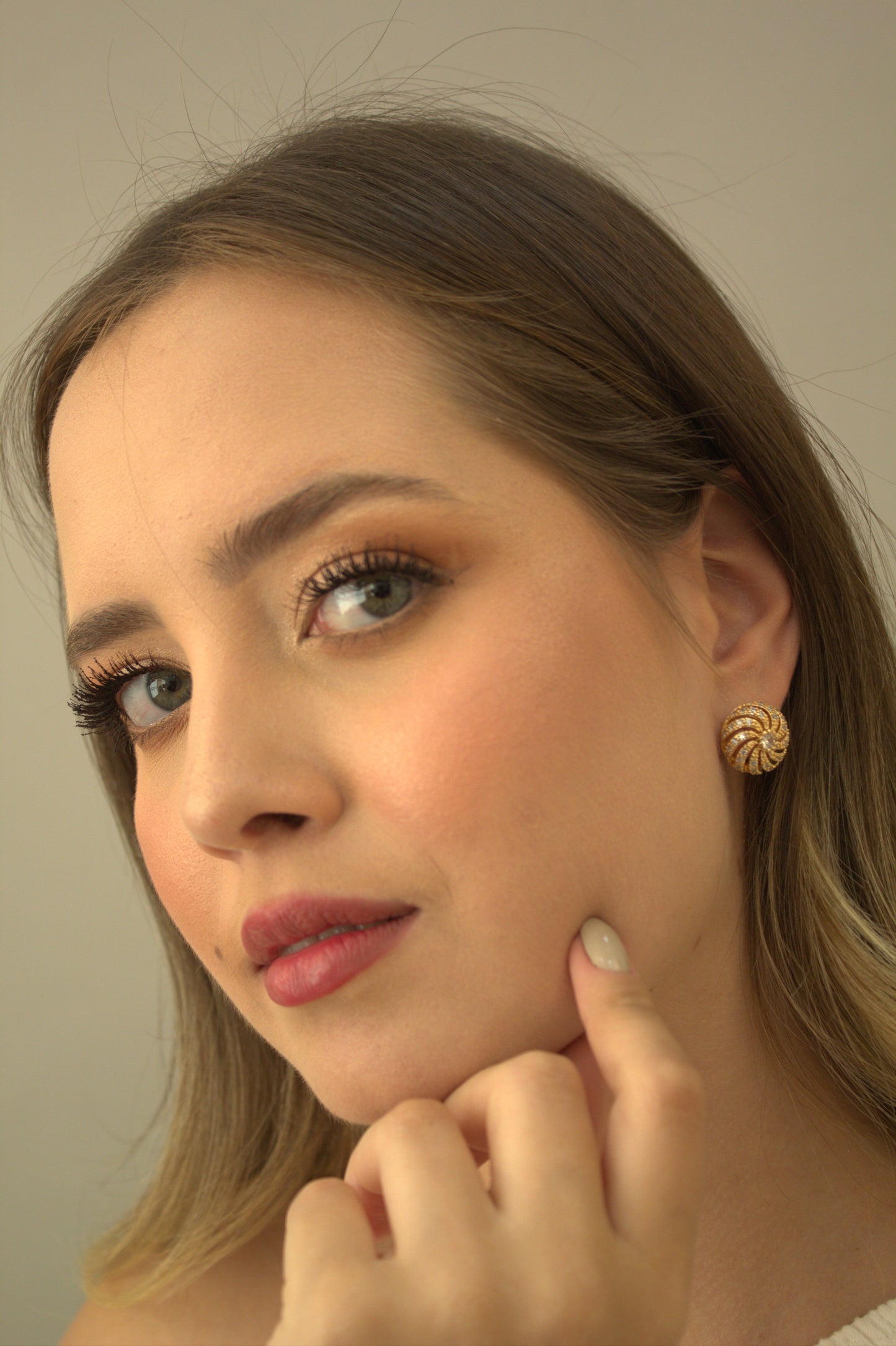 Brinco Botão Folheado a Ouro com Zircônias Nany