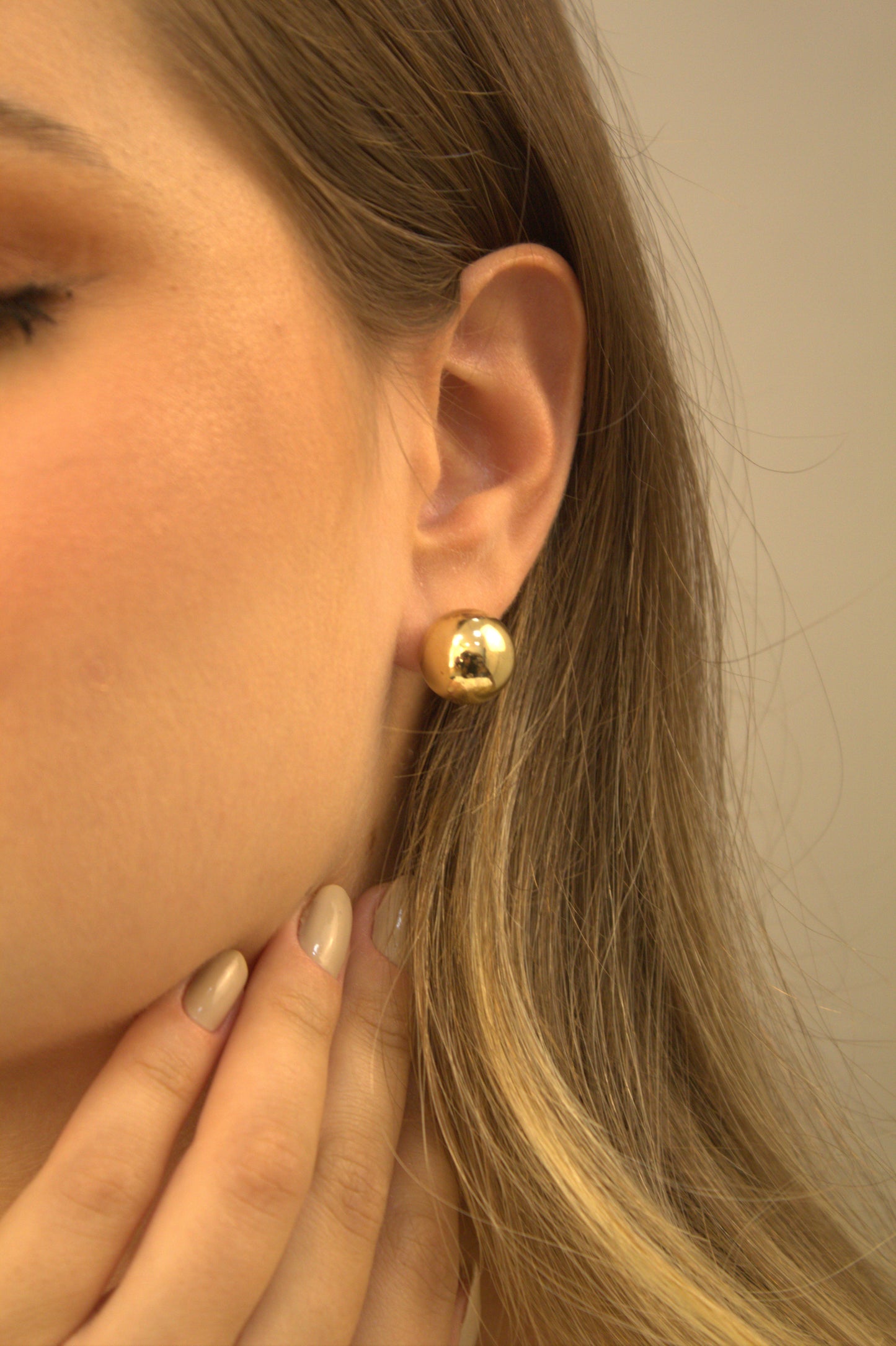 Brinco Esfera Folheado a Ouro Carla