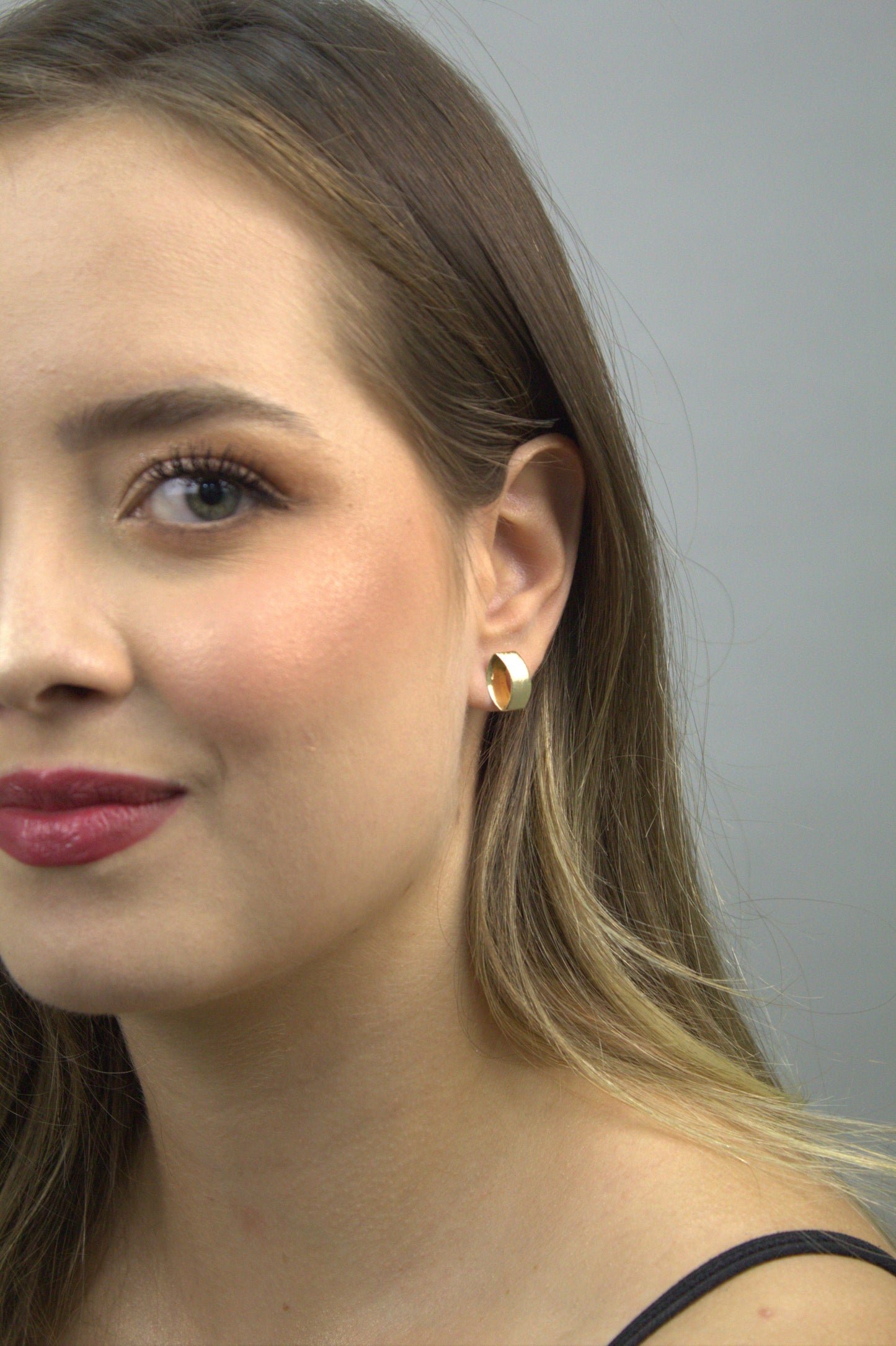 Brinco Folheado a Ouro 18k com Design Oval