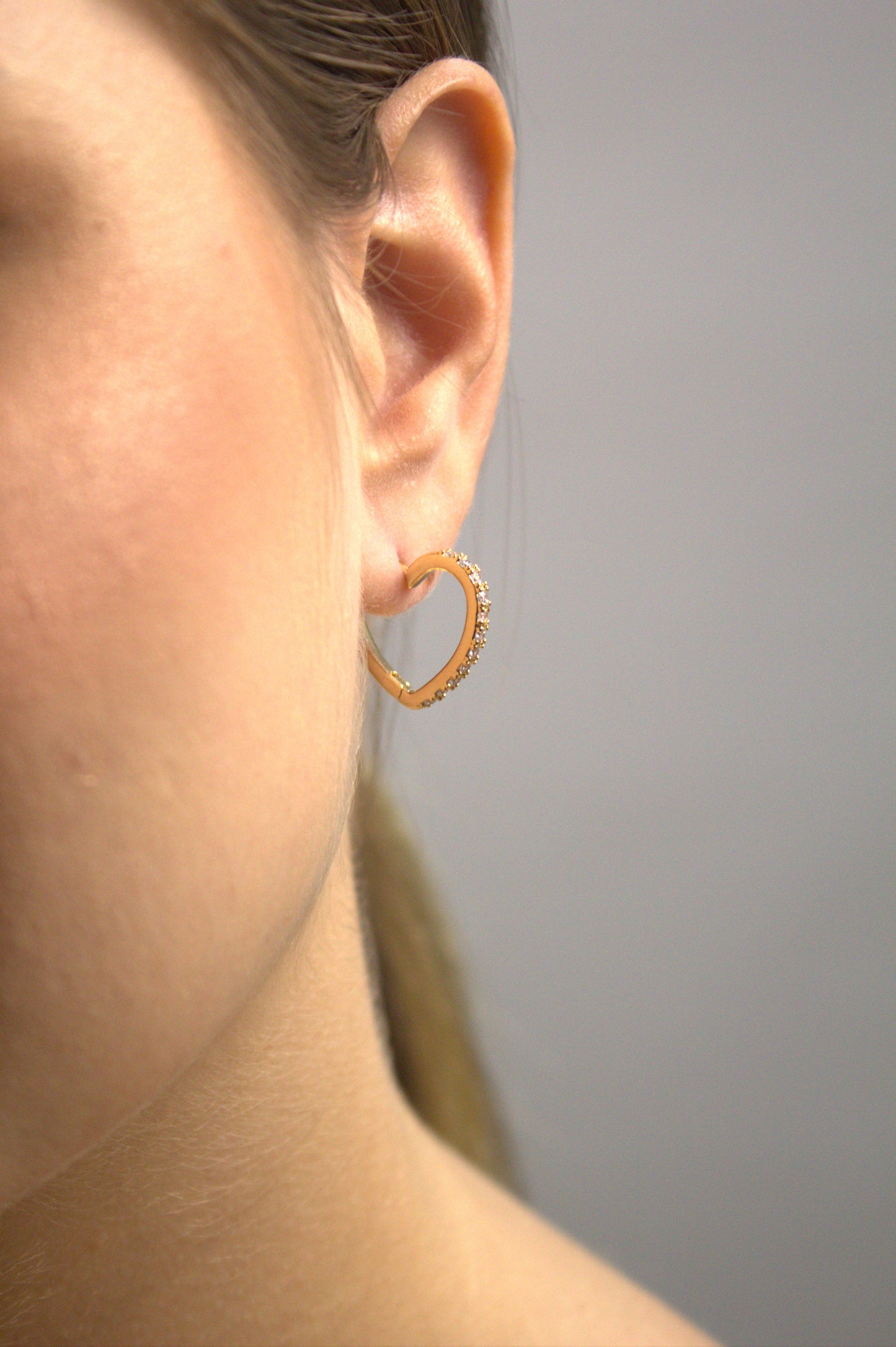 Brinco Folheado a Ouro 18k Coração com Zircônia