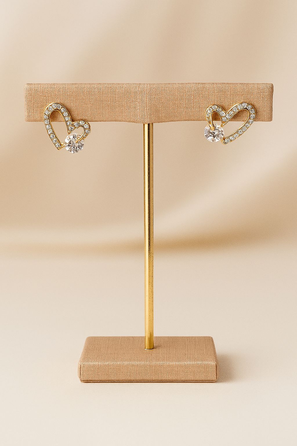 Brinco Folhado a Ouro 18K com Zircônias coração de amor