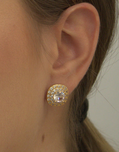 Brinco Folheado a Ouro 18k com Zircônia Central e Cravação de Zircônias